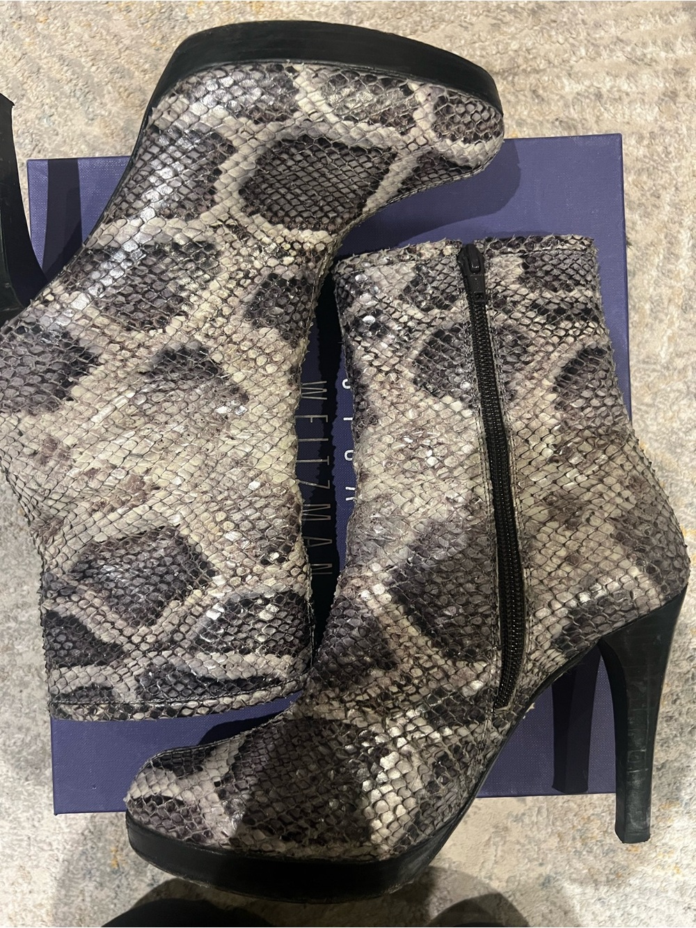 Stuart Weitzman Womenโs real Snake-skin Ankle Booties in Gray